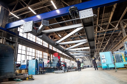 Transporting steel frame in contruction hall