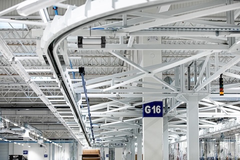 Moving tracks in a steel catrige tire industry hall